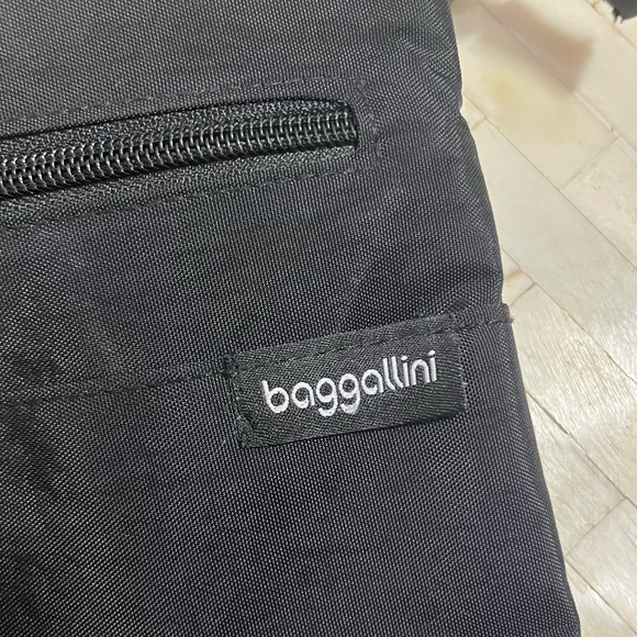 Baggallini Black and Gray Crossbody Bag - Picture 3 of 10